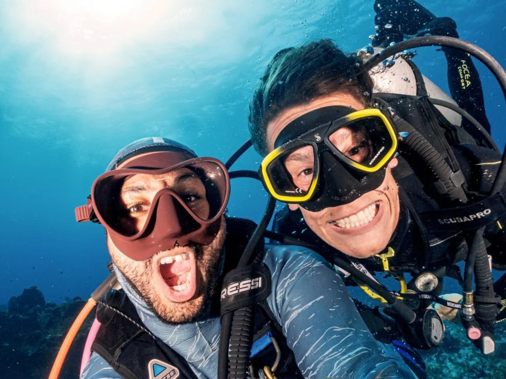 Dive buddies having fun underwater - Photo By Malek Bee on Unsplash