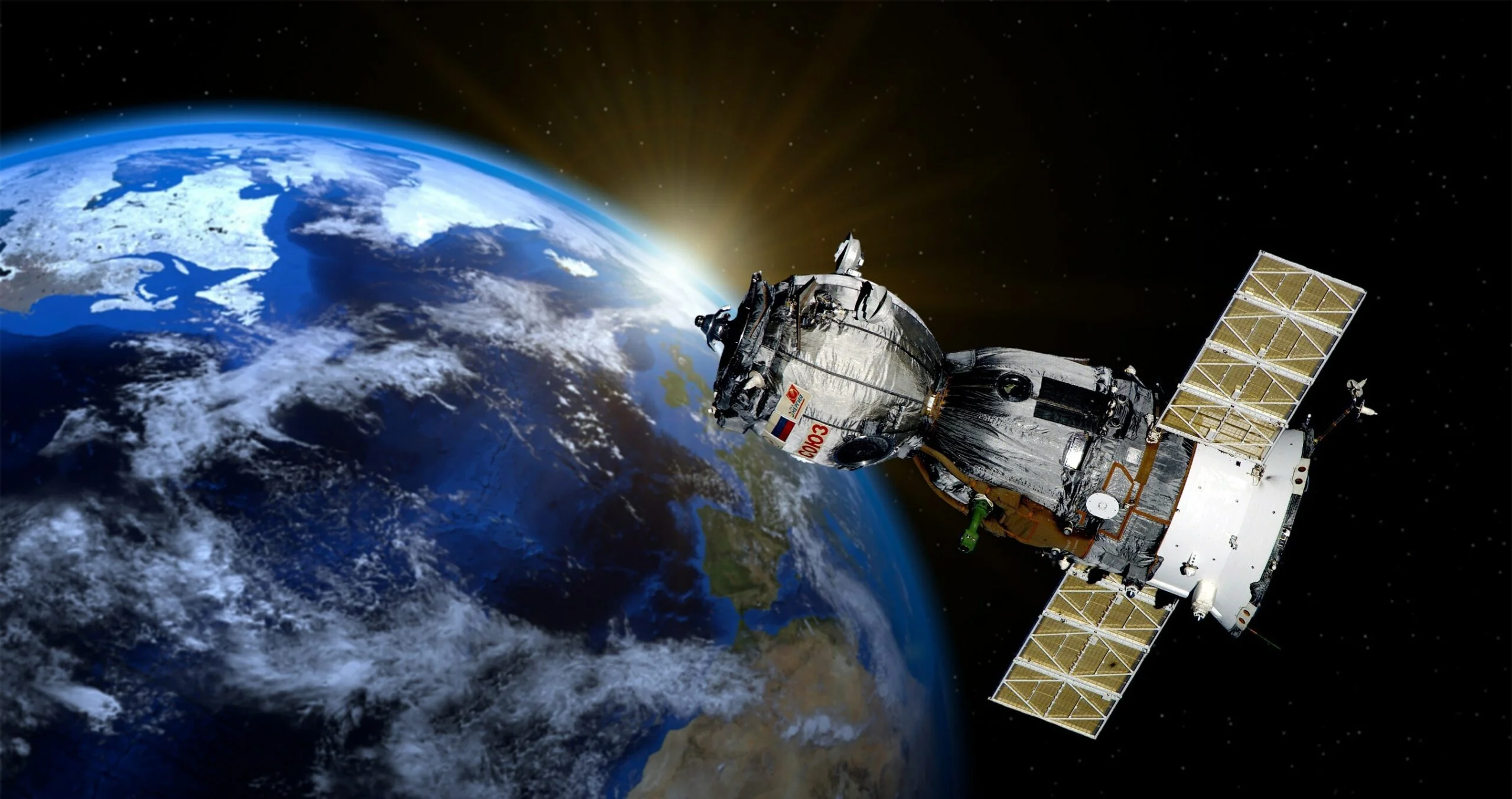 Satellite Space Station Aviation - Photo by Alexa at pixabay